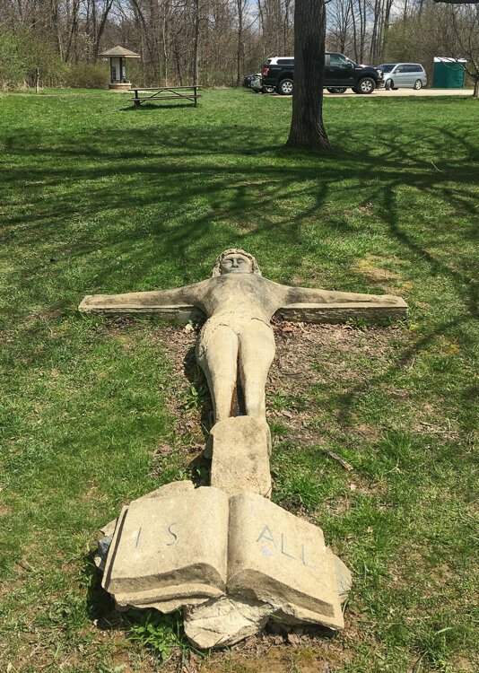 Stuart Noble sculpture near Worden's Ledges Loop trail.